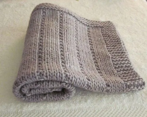 Algunas de mis cosas favoritas: Tejiendo para el bebé