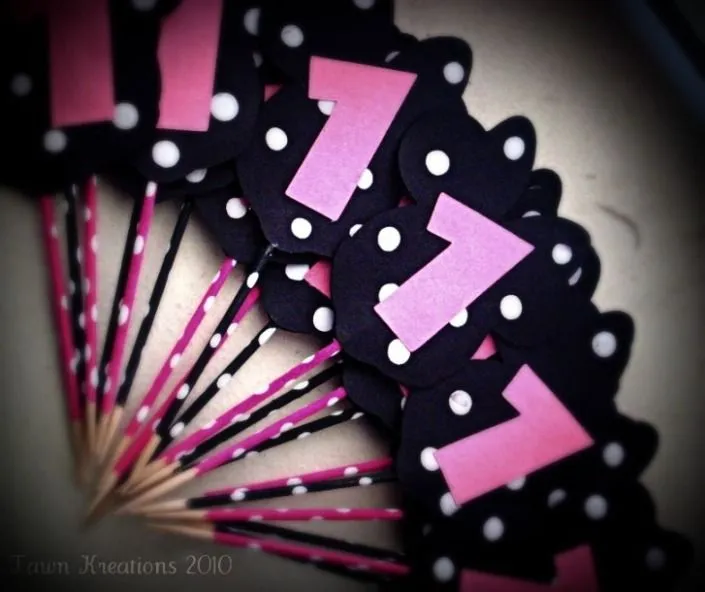 Fawn Kreations: Minnie Mouse Cupcake Toppers Fawn Kreations: Minnie Mouse Cupcake Toppers