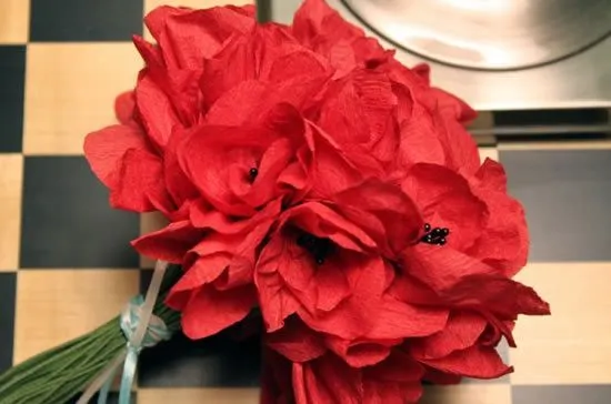 Como fazer buquê de flores de papel crepom | Como fazer em casa ... Como fazer buquê de flores de papel crepom | Como fazer em casa ...