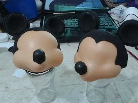 Como fazer o Mickey esculpido em eva 3d parte I By Vivian Balaban ...