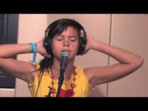 FEELIN - Bomba Estéreo | Letras.com