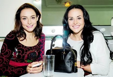 Feliz y cobijada por sus amigas, Mariana Ochoa abre nuevo Spa ... Feliz y cobijada por sus amigas, Mariana Ochoa abre nuevo Spa ...