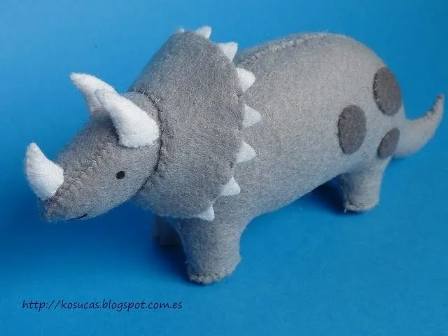 Felt Triceratops. Dinosaurio de fieltro. | Felt animals ... Felt Triceratops. Dinosaurio de fieltro. | Felt animals ...