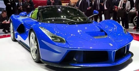 El Ferrari LaFerrari azul de Cristiano Ronaldo - Motor y Racing