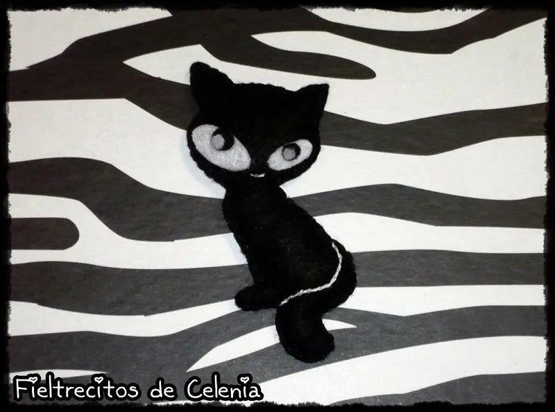 FIELTRECITOS DE CELENIA: BROCHE GATO NEGRO