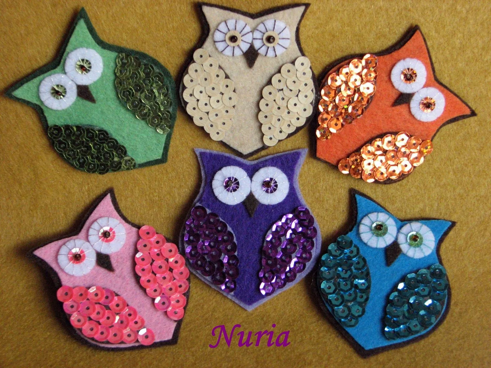 EL FIELTRO EN MIS MANOS: Broches de búhos y fundas para el móvil EL FIELTRO EN MIS MANOS: Broches de búhos y fundas para el móvil