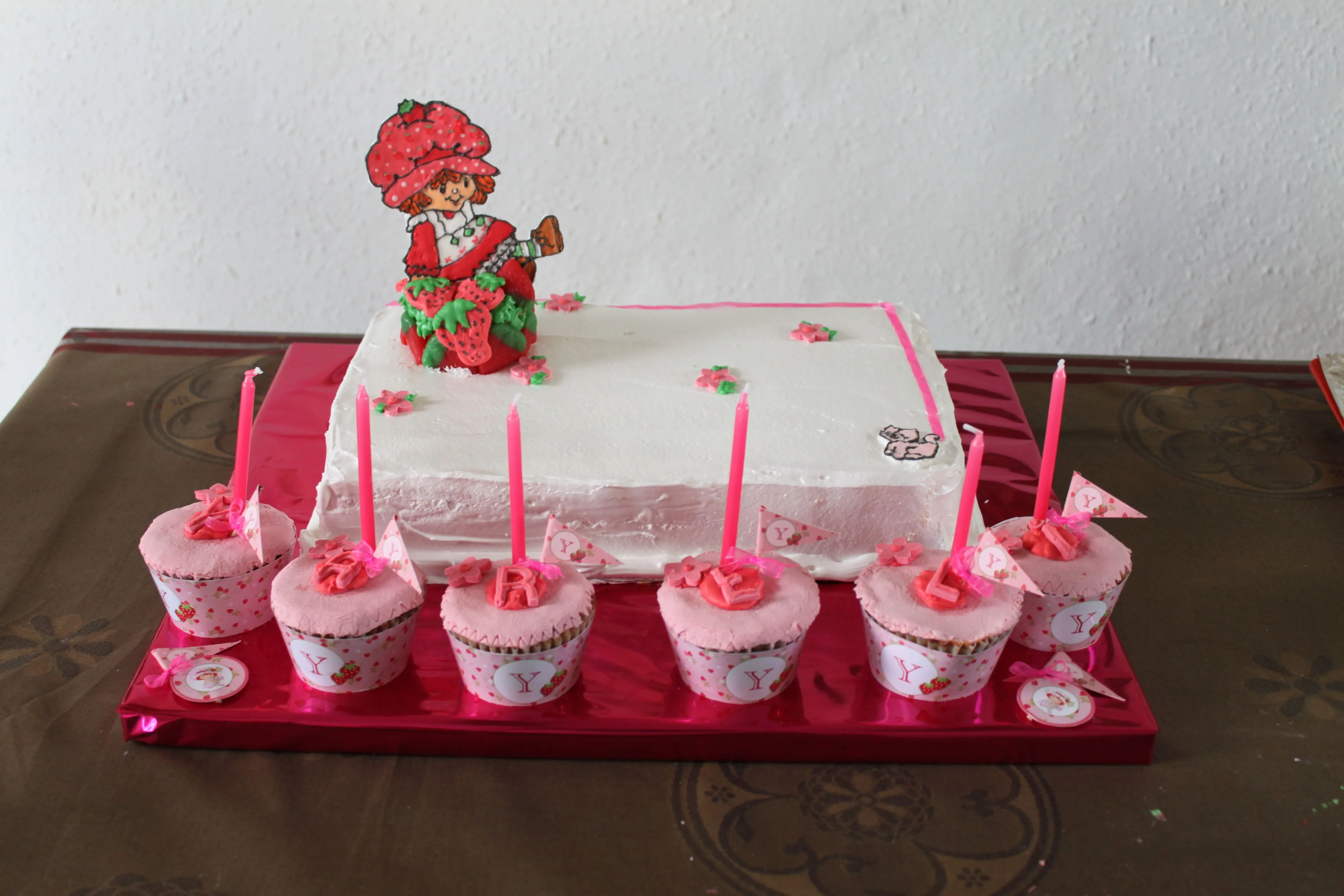 CUMPLEAÑOS DE TARTA DE FRESA…para mí FRUTILLITAS!!!! | Fiesta y ...