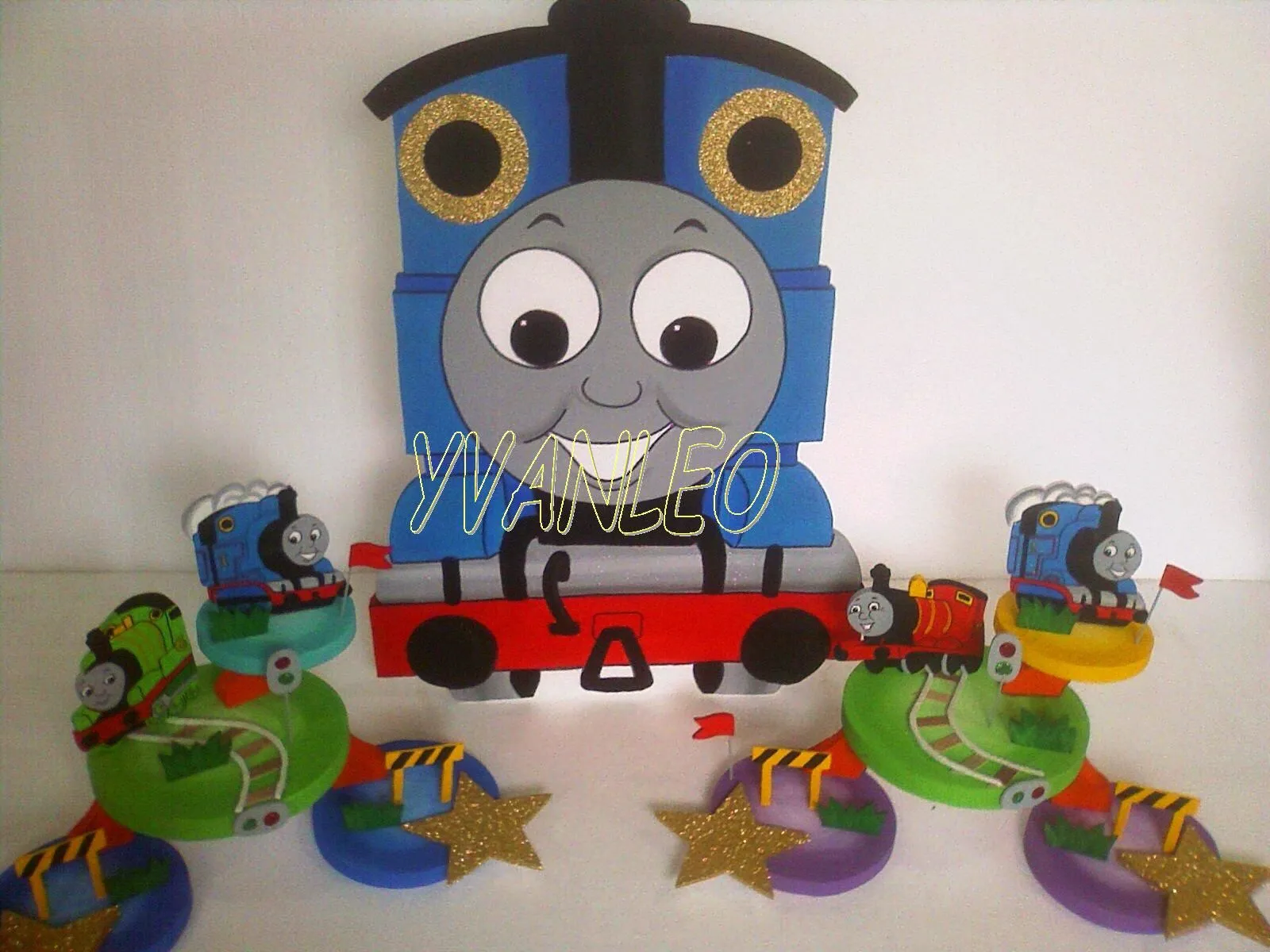 TODO EN FIGURAS DE ANIME YVANLEO: TREN THOMAS, PIÑATA, CENTRO ... TODO EN FIGURAS DE ANIME YVANLEO: TREN THOMAS, PIÑATA, CENTRO ...