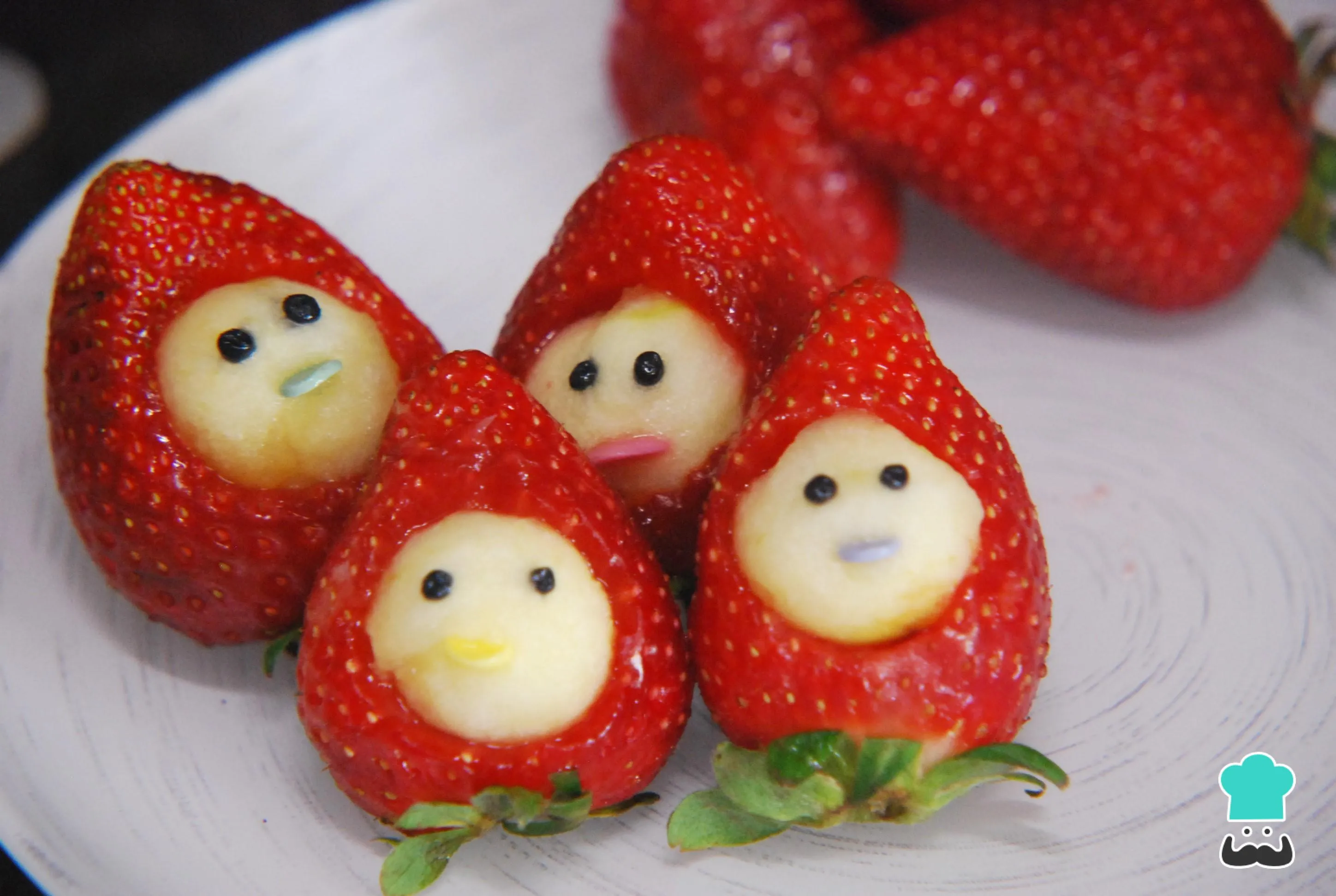 Figuras con frutas para niños - Muñecos de fresa Figuras con frutas para niños - Muñecos de fresa