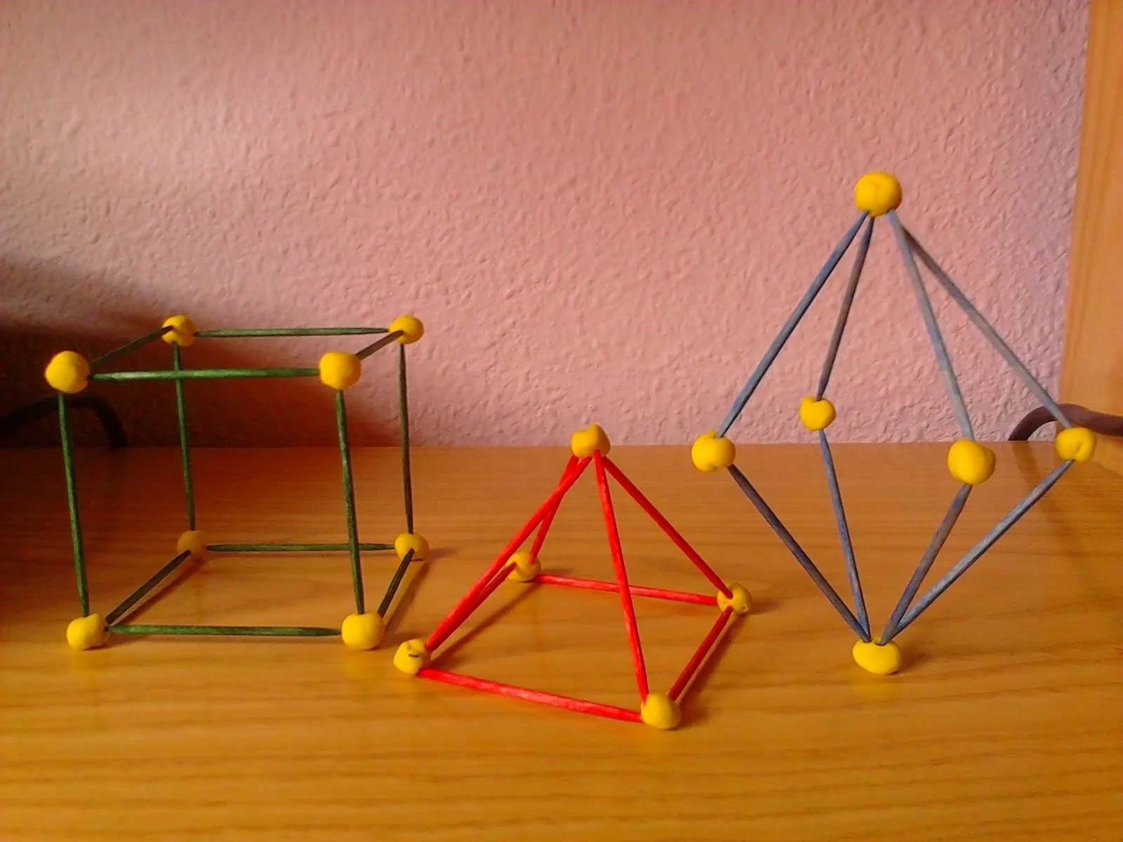 Figuras geométricas con palillos y plastilina | Semana Cultural ...