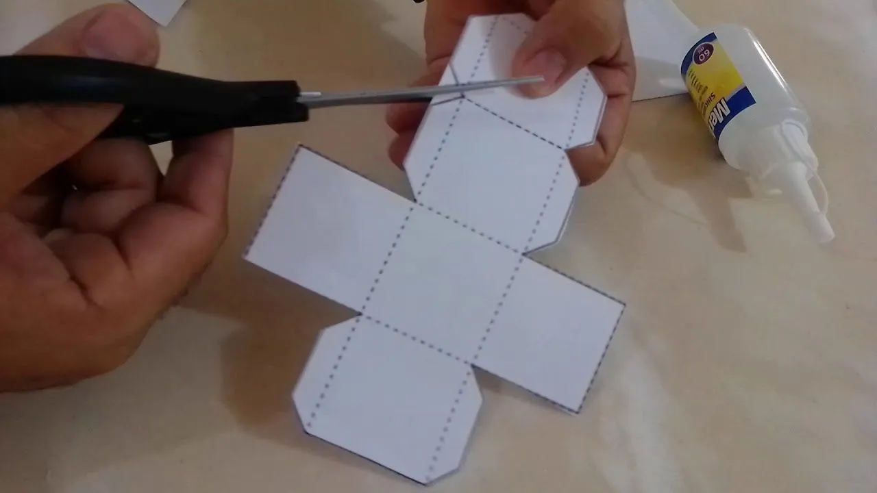 FIGURAS GEOMETRICAS CON PAPEL, Cuadrados y Prismas - YouTube FIGURAS GEOMETRICAS CON PAPEL, Cuadrados y Prismas - YouTube