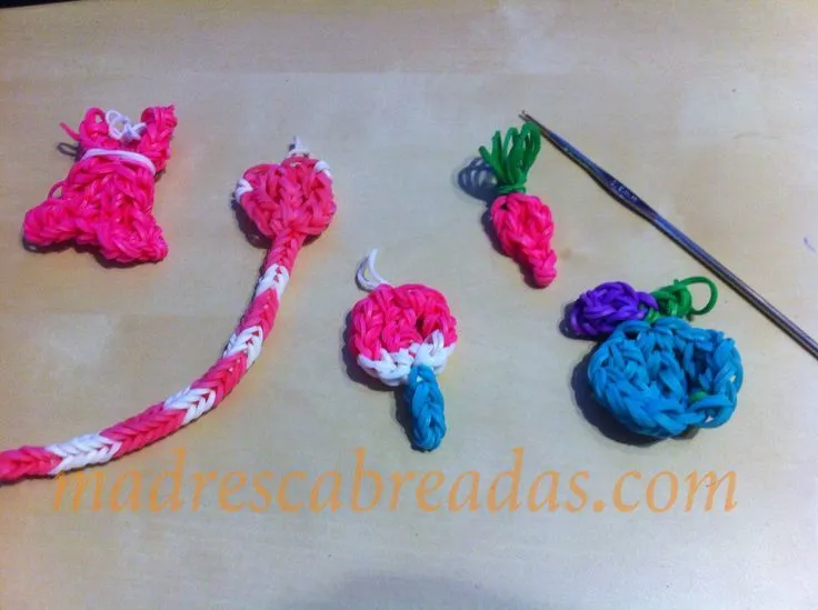 Figuras de gomitas hechas sin telar. | DIY | Pinterest Figuras de gomitas hechas sin telar. | DIY | Pinterest