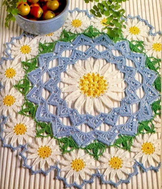 Finísima carpeta con diseño de margaritas al crochet | Crochet y ... Finísima carpeta con diseño de margaritas al crochet | Crochet y ...