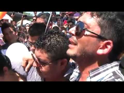 El Flaco de Recoditos le canta "Mi Último Deseo" en su sepelio a ... El Flaco de Recoditos le canta "Mi Último Deseo" en su sepelio a ...