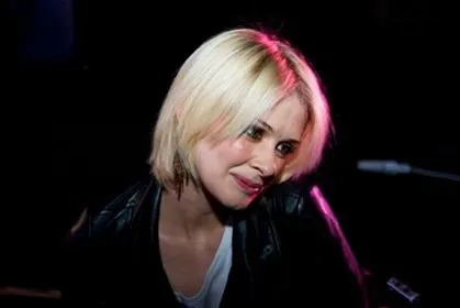 Flor feliz com a bebé Noémie - Pessoas - DN Flor feliz com a bebé Noémie - Pessoas - DN