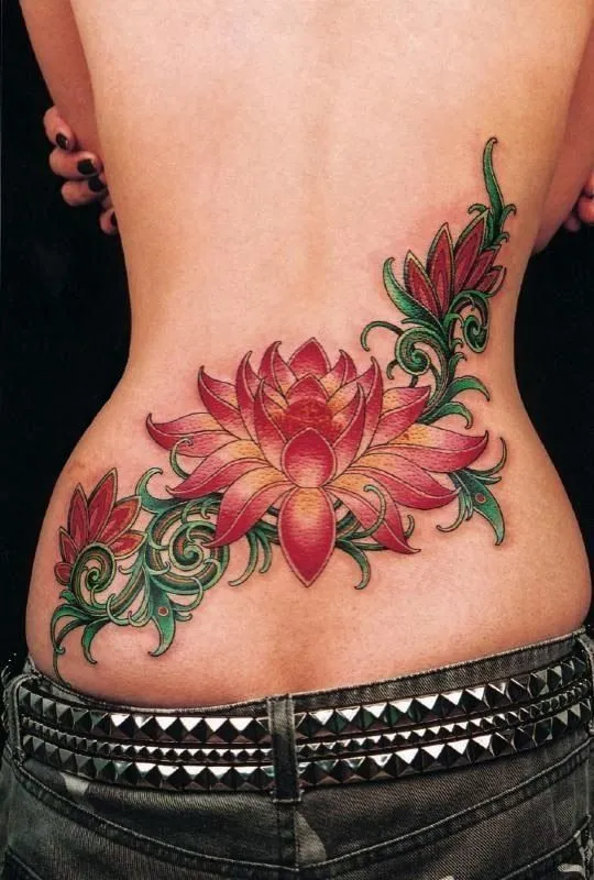 Flor de Loto Enredadera - Tatuajes para Mujeres