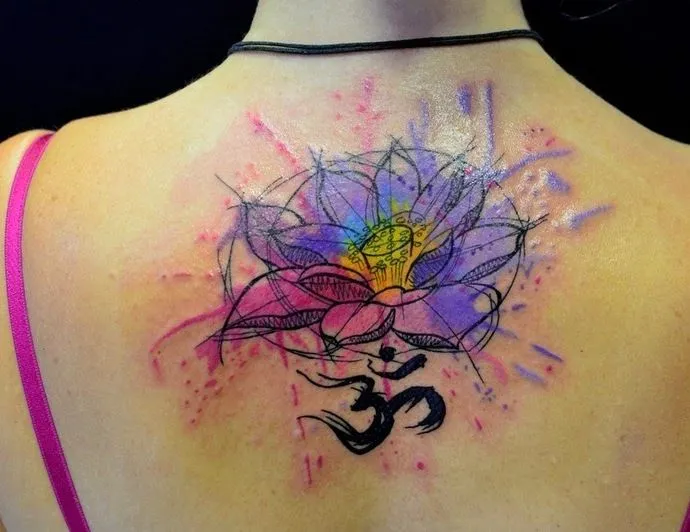 Flor de Loto con el Signo Om en Acuarelas - Tatuajes para Mujeres