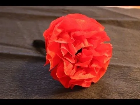 Cómo hacer una flor con papel crepé | facilisimo.com - YouTube Cómo hacer una flor con papel crepé | facilisimo.com - YouTube