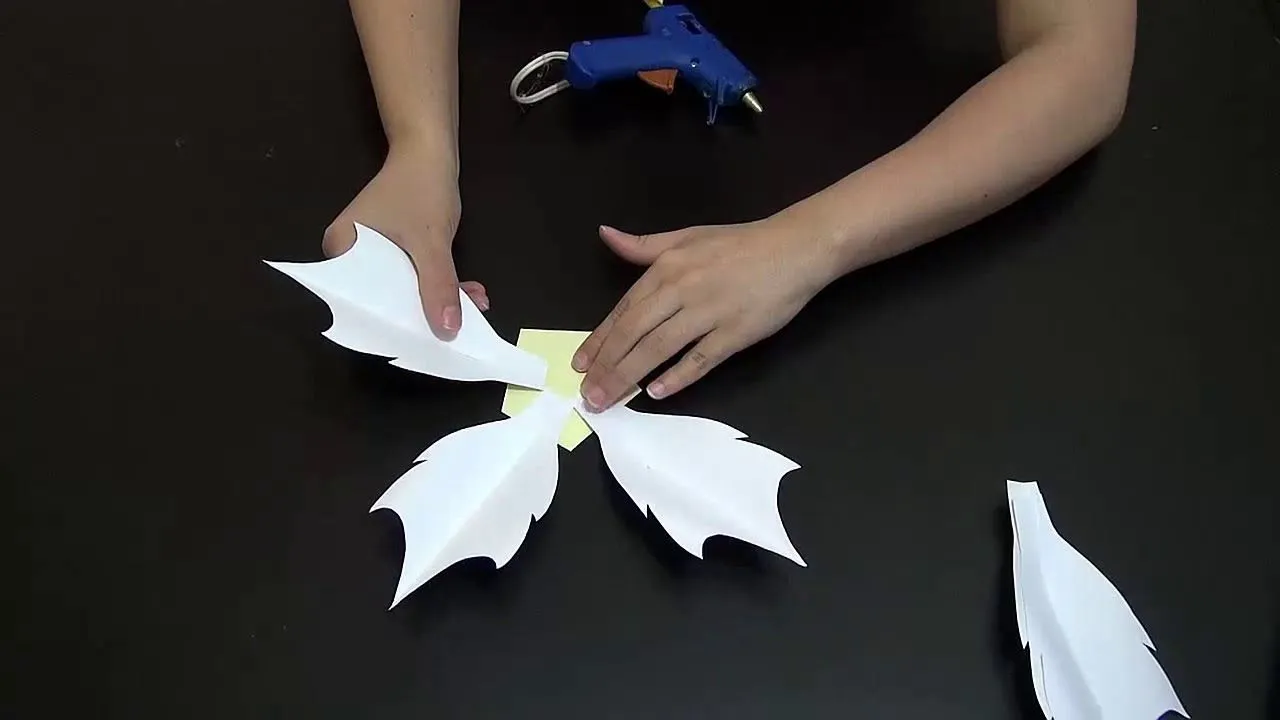 Como hacer Flor de Papel | Moldes Gratis | Flor de Navidad | blanca navidad - YouTube Como hacer Flor de Papel | Moldes Gratis | Flor de Navidad | blanca navidad - YouTube