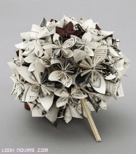 Flor de papel periodico - Imagui