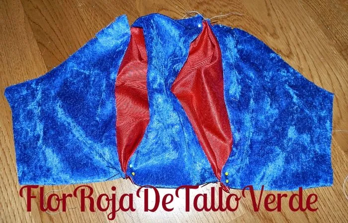 Flor roja de tallo verde: Cómo hacer las mangas de Blanca Nieves