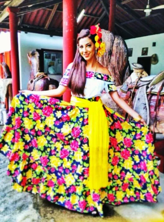 FLOR TABASCO ✨ on Twitter: "@maritzaleong con el traje de ...