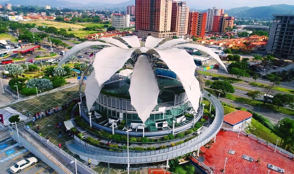 La Flor de Venezuela, hermoso espectáculo en la capital larense - Haiman El  Troudi