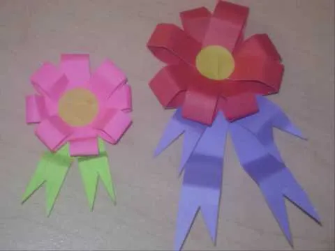 Cómo hacer unas florecitas para premiar - YouTube Cómo hacer unas florecitas para premiar - YouTube