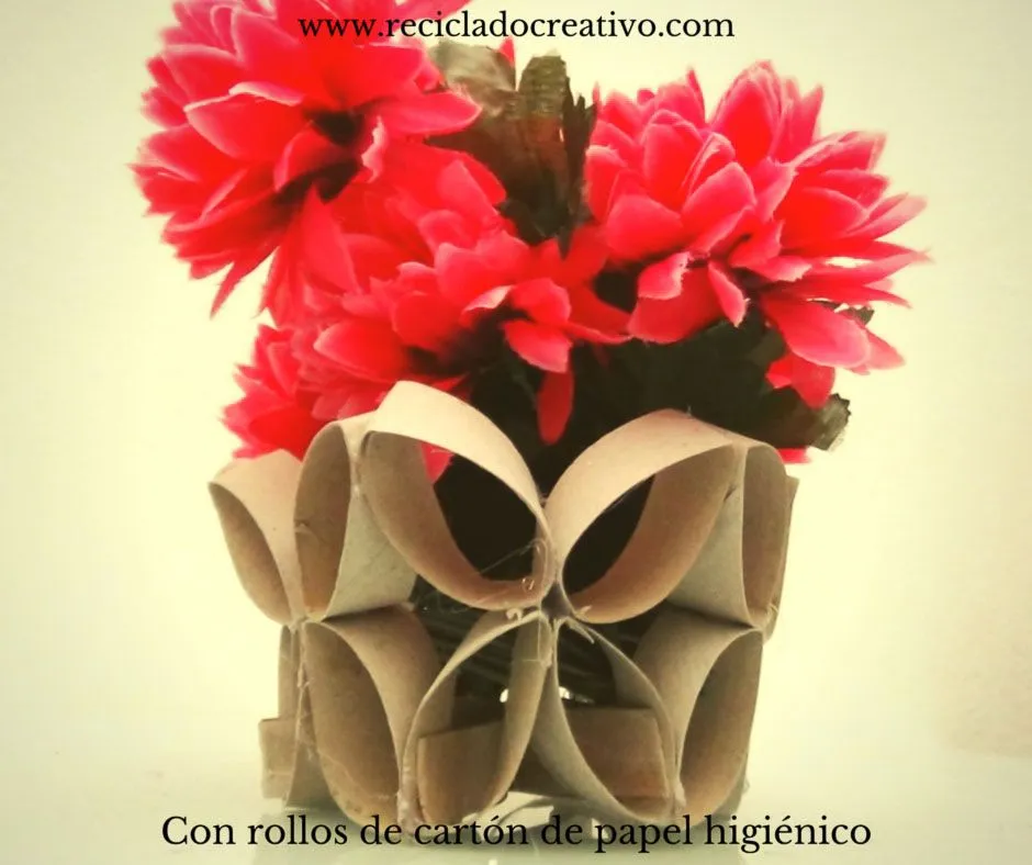 Florero - Frutero realizado con tubos de cartón de rollo de papel higiénico - RECICLADO CREATIVO por Rosa Montesa Florero - Frutero realizado con tubos de cartón de rollo de papel higiénico - RECICLADO CREATIVO por Rosa Montesa