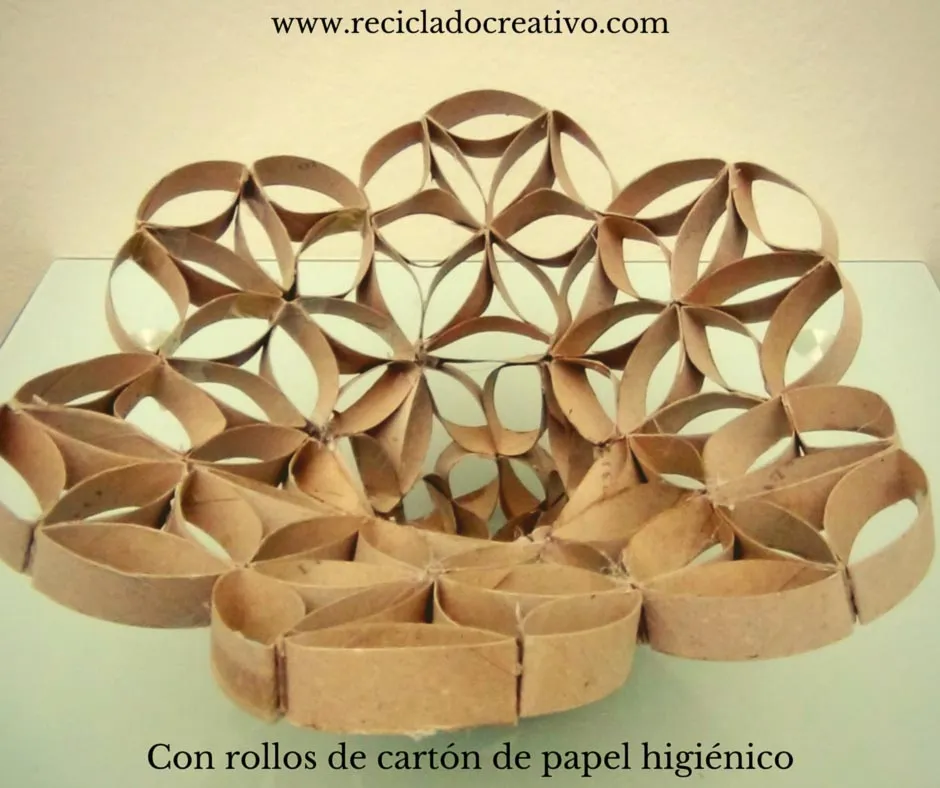 Florero - Frutero realizado con tubos de cartón de rollo de papel higiénico - RECICLADO CREATIVO por Rosa Montesa Florero - Frutero realizado con tubos de cartón de rollo de papel higiénico - RECICLADO CREATIVO por Rosa Montesa