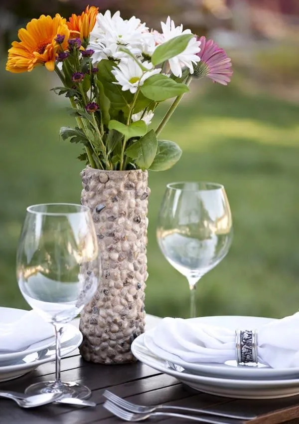 Cómo hacer un florero con piedras reciclando un tubo de cartón ~ Solountip.com Cómo hacer un florero con piedras reciclando un tubo de cartón ~ Solountip.com