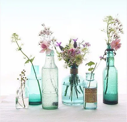 Jarrones con botellas de cristal « DecoraTrucos