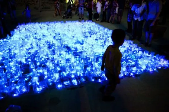 flores en el ático » Memorial de agua y luz para recordar una ...