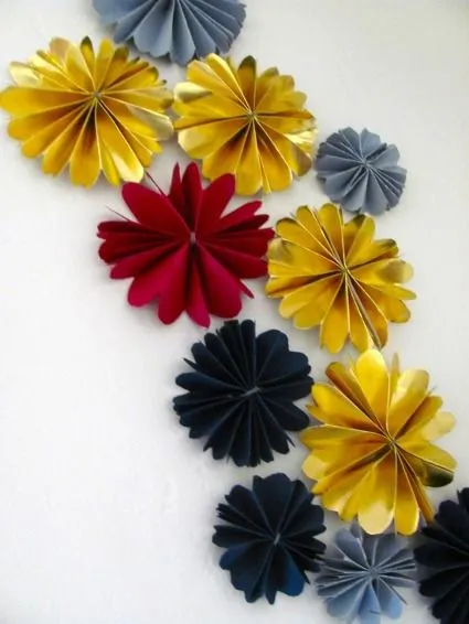 Flores de cartón para decorar el árbol navideño « Manualidades