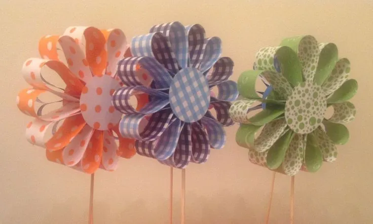 Flores con cartulina bifaz | Cartulina | Pinterest Flores con cartulina bifaz | Cartulina | Pinterest