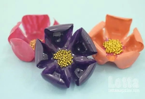 Flores hechas con botellas de plástico. | Manualidades | Pinterest Flores hechas con botellas de plástico. | Manualidades | Pinterest