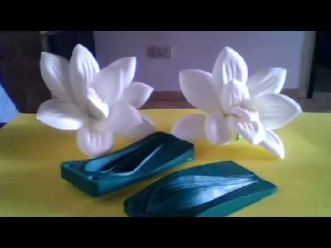 FLORES hechas en goma eva - YouTube