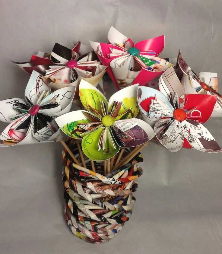 Flores hechas con papel de revistas on Pinterest Flores hechas con papel de revistas on Pinterest