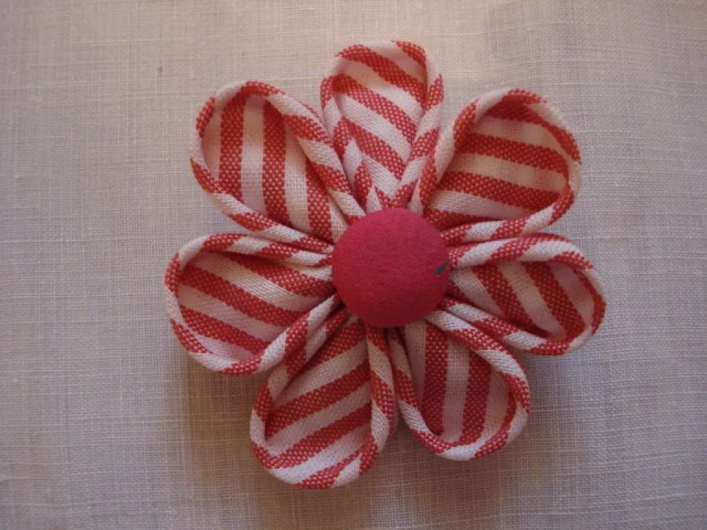 Ya tengo flores Kanzashi ... | Aprender manualidades es facilisimo. Ya tengo flores Kanzashi ... | Aprender manualidades es facilisimo.