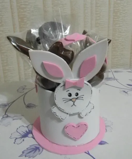Flores de Luz Delicias: Canasta Conejo de Pascua Flores de Luz Delicias: Canasta Conejo de Pascua