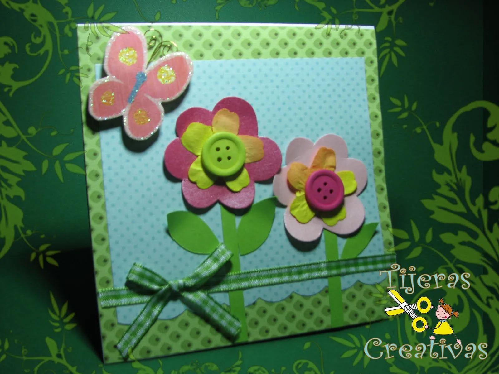 Flores y mariposa
