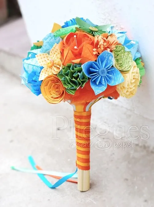 Flores de Origami Estilo Circense www.plieguesdiseno.cl | Ramo de ... Flores de Origami Estilo Circense www.plieguesdiseno.cl | Ramo de ...