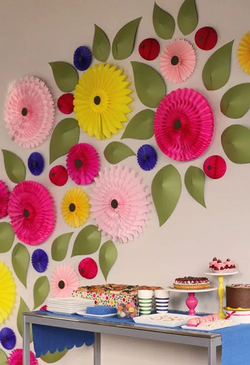 Flores de papel para decorar una pared | Decoideas.Net