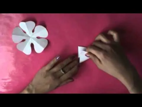 Cómo hacer flores de papel PERFECTAS - YouTube Cómo hacer flores de papel PERFECTAS - YouTube