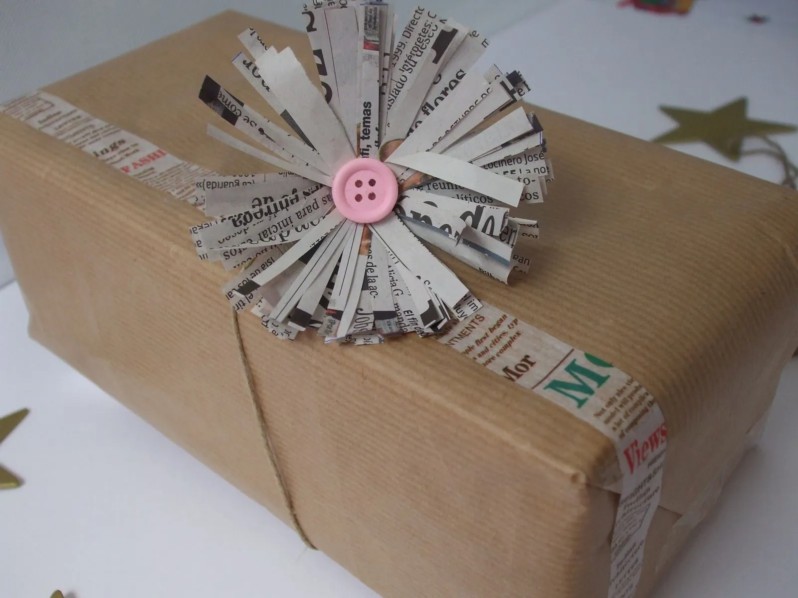 FLORES DE PAPEL DE PERIÓDICO PARA DECORAR - El blog de estrela FLORES DE PAPEL DE PERIÓDICO PARA DECORAR - El blog de estrela
