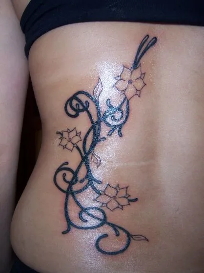 Flores e Ramos – Dorso | Spetto Tattoo Blog Flores e Ramos – Dorso | Spetto Tattoo Blog