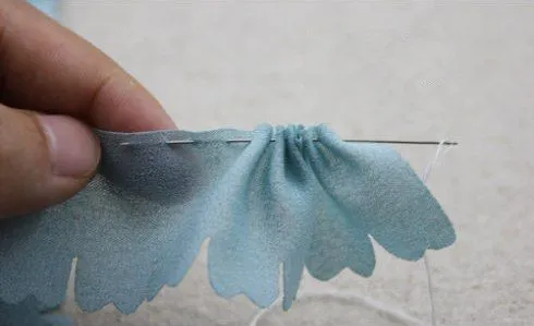Flores de tela y botones - Guía de MANUALIDADES Flores de tela y botones - Guía de MANUALIDADES