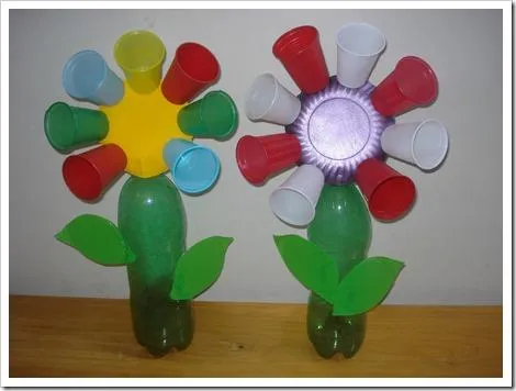 Flores con vasos descartables - Paperblog
