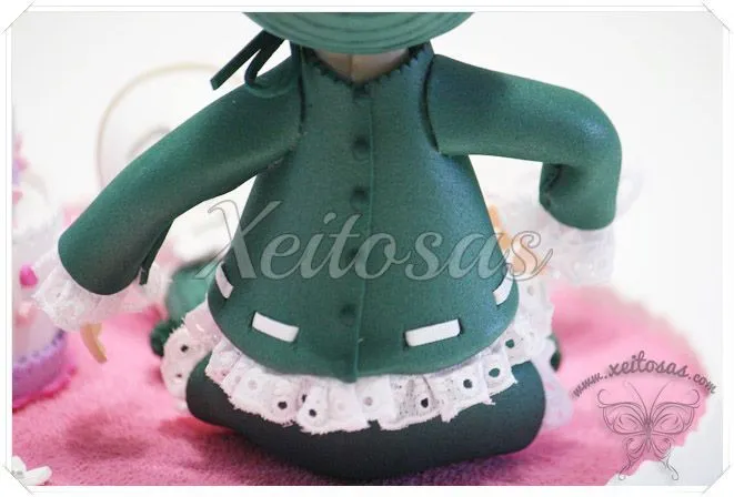 Fofucha bebé con chupete y tarta de cumpleaños. Con su ropa ...