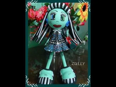 Fofucha Monster High Frankie Stein - Todo en Goma Eva